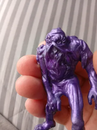 Figura Super Monstruo Comansi Morado
