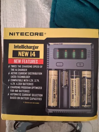 Caricabatterie Nitecore Intellicharger NEW i4
