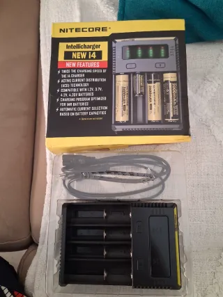 Caricabatterie Nitecore Intellicharger NEW i4