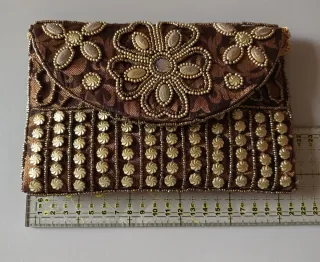 Bolso de fiesta marrón y dorado