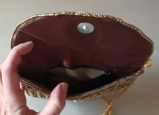 Bolso de fiesta marrón y dorado