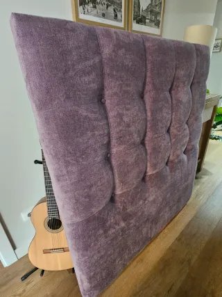 Cabecero individual morado. Perfecto estado.