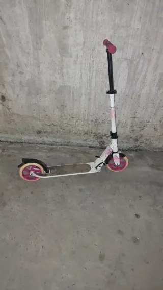 Patinete infantil blanco y rosa