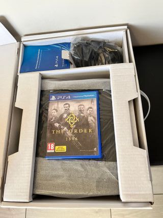 PS4 CUH-1116A Boxata Come Nuova