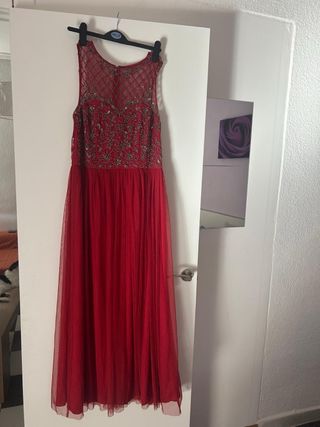 Vestido rojo de fiesta con pedrería