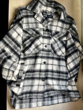 Chaqueta Zara cuadros blanco y negro
