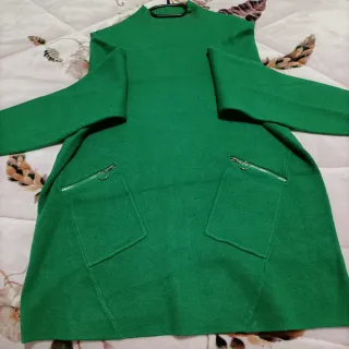 Vestido verde de punto con cremallera