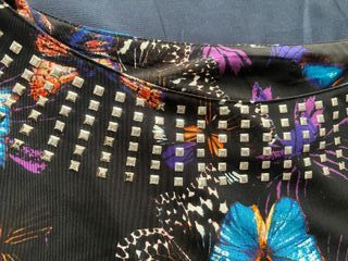 Vestido corto mujer mariposas tachuelas