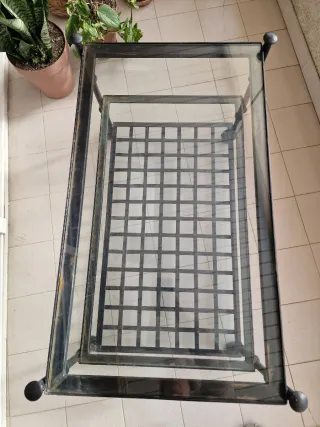 Mesa auxiliar cristal y forja negra