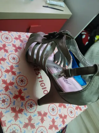 Zapatos de tacón marron brillante