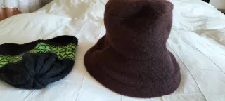 Sombrero de paño y gorro de punto
