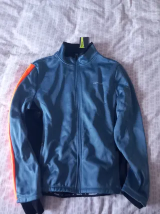 Chaqueta deportiva azul con detalles naranja L