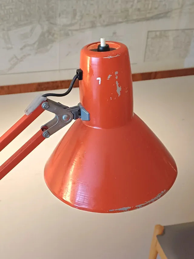 Lámpara flexo Ledu vintage roja de metal