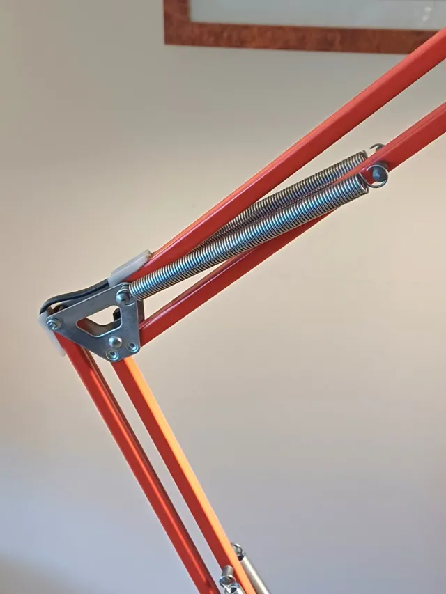 Lámpara flexo Ledu vintage roja de metal