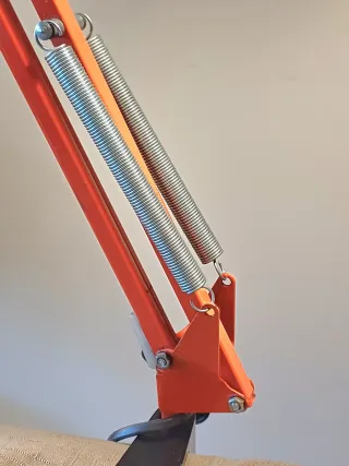 Lámpara flexo Ledu vintage roja de metal