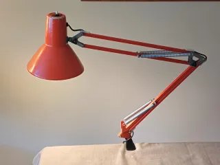 Lámpara flexo Ledu vintage roja de metal