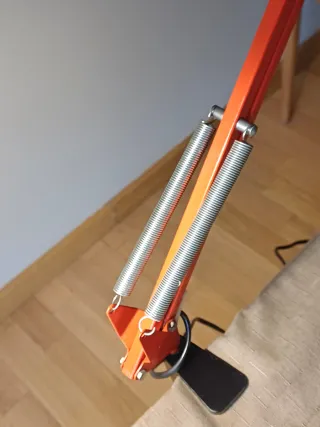 Lámpara flexo Ledu vintage roja de metal