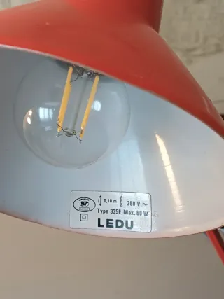 Lámpara flexo Ledu vintage roja de metal