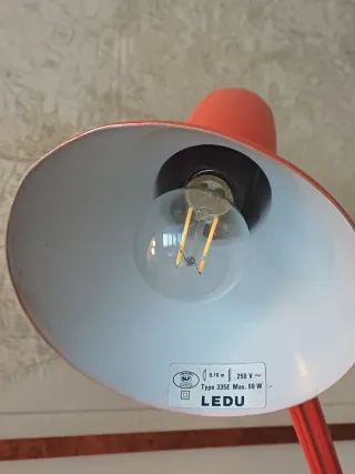 Lámpara flexo Ledu vintage roja de metal