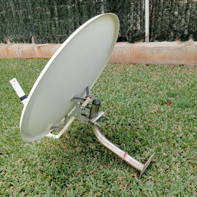 Antena Parabólica 60cm con Soporte