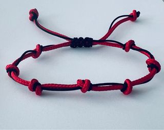 Pulsera 7 nudos suerte roja y negra