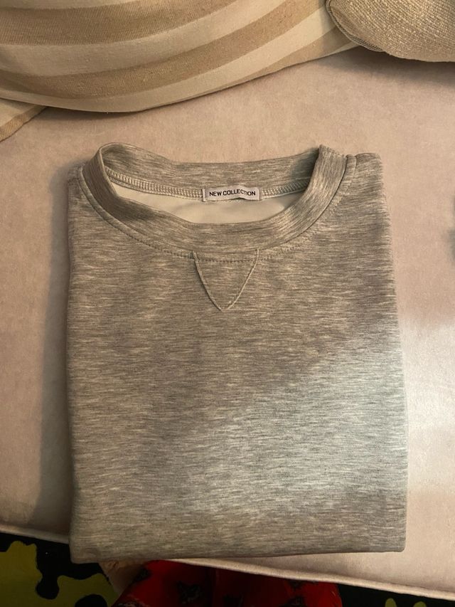 camiseta gris