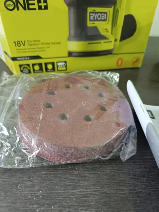 Lijadora Orbital Ryobi 18V + Accesorios