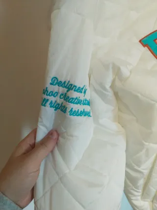 Chaqueta universitaria Boohoo