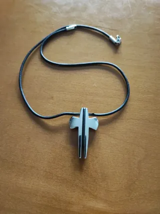 Colgante Cruz Plata y Cuero