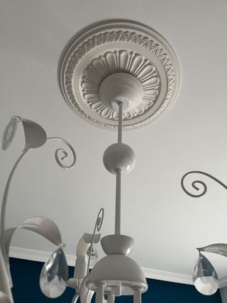 Lámpara de techo blanca con cristales