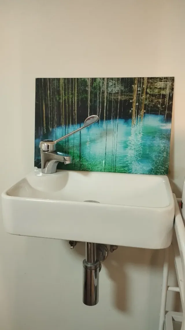 Lavabo de esquina cerámica adaptado consultorios