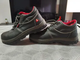 Zapatos de seguridad Bellota negros y rojos