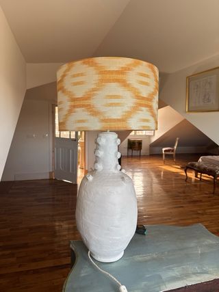 pie de Lámpara de mesa cerámica.