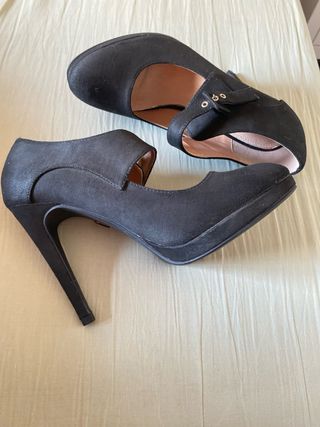 Zapatos de tacón negros