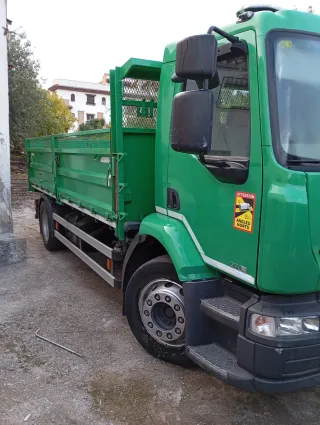Vendo camión Renault midlum xdi 270. 32700 km