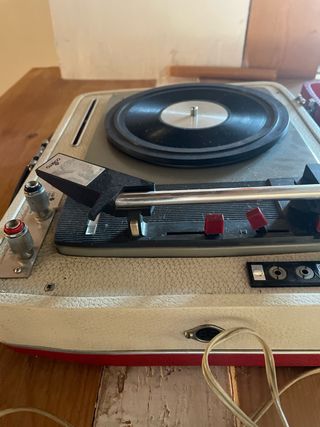 Giradischi Vintage Eurovox Rosso e Beige