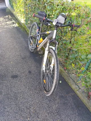 Bicicleta MTB Rockrider Gris