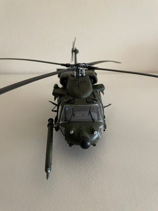 Maqueta UH-60/MH-60 Black Hawk 1:48