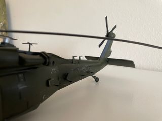 Maqueta UH-60/MH-60 Black Hawk 1:48