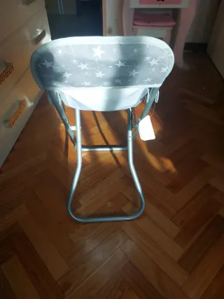 Trona de muñecas plegable