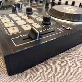 Controlador DJ Traktor Kontrol S4 MK2