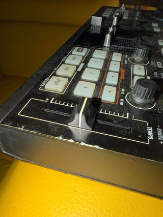 Controlador DJ Traktor Kontrol S4 MK2