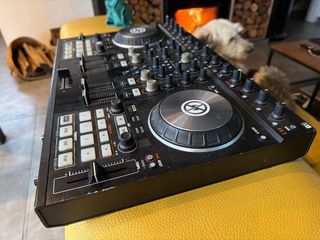 Controlador DJ Traktor Kontrol S4 MK2