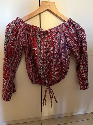 Blusa boho hombros descubiertos roja estampada
