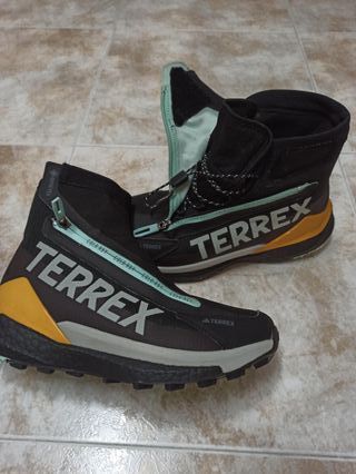 Botas de montaña Adidas Terrex Gore-Tex, Nº40