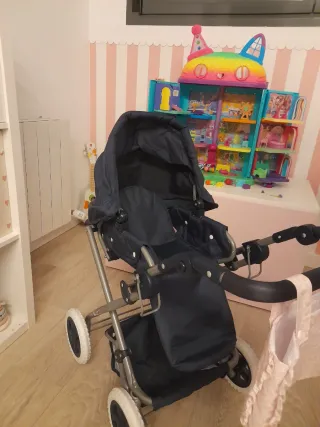 Carrito de bebé azul