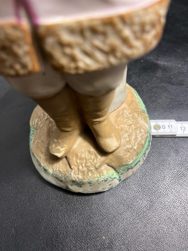 Vecchia figura di bambino pattinatore