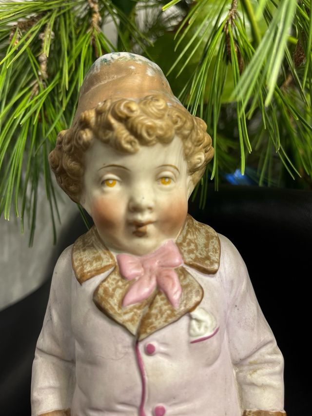 Vecchia figura di bambino pattinatore