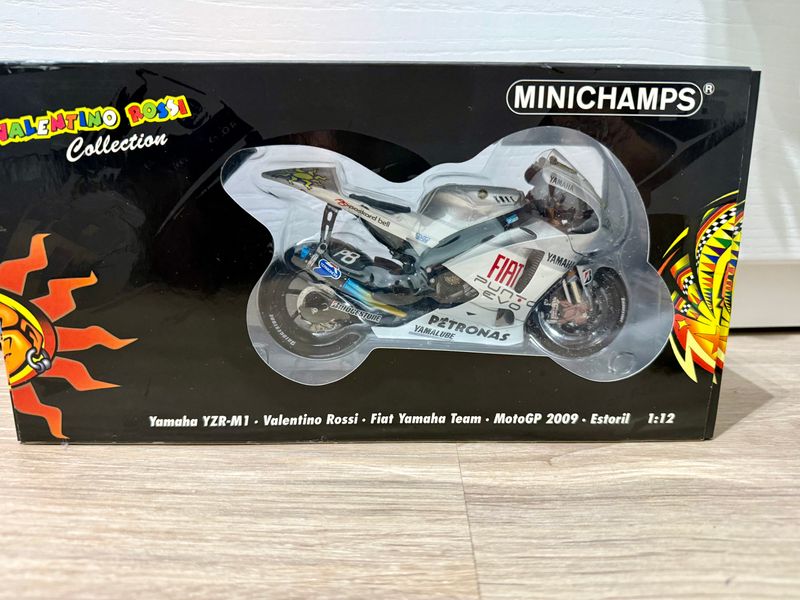 Miniature Moto MINICHAMPS 1/12 - Valentino Rossi Yamaha YZR M1 2009 Estoril