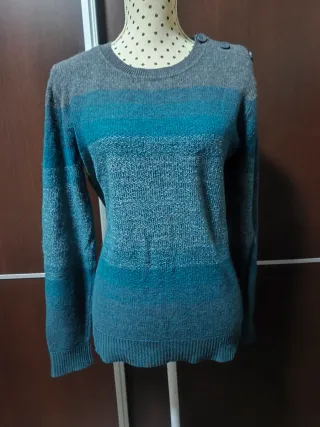 Jersey gris y azul con botones